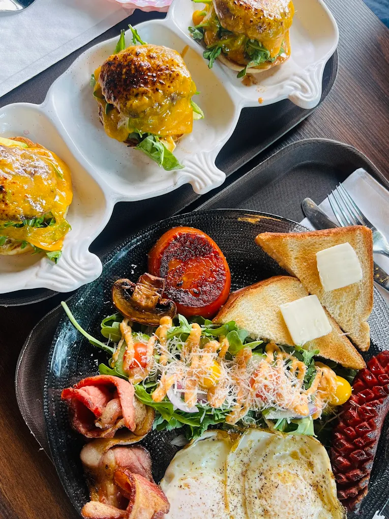 Cafe 104 food and drinks